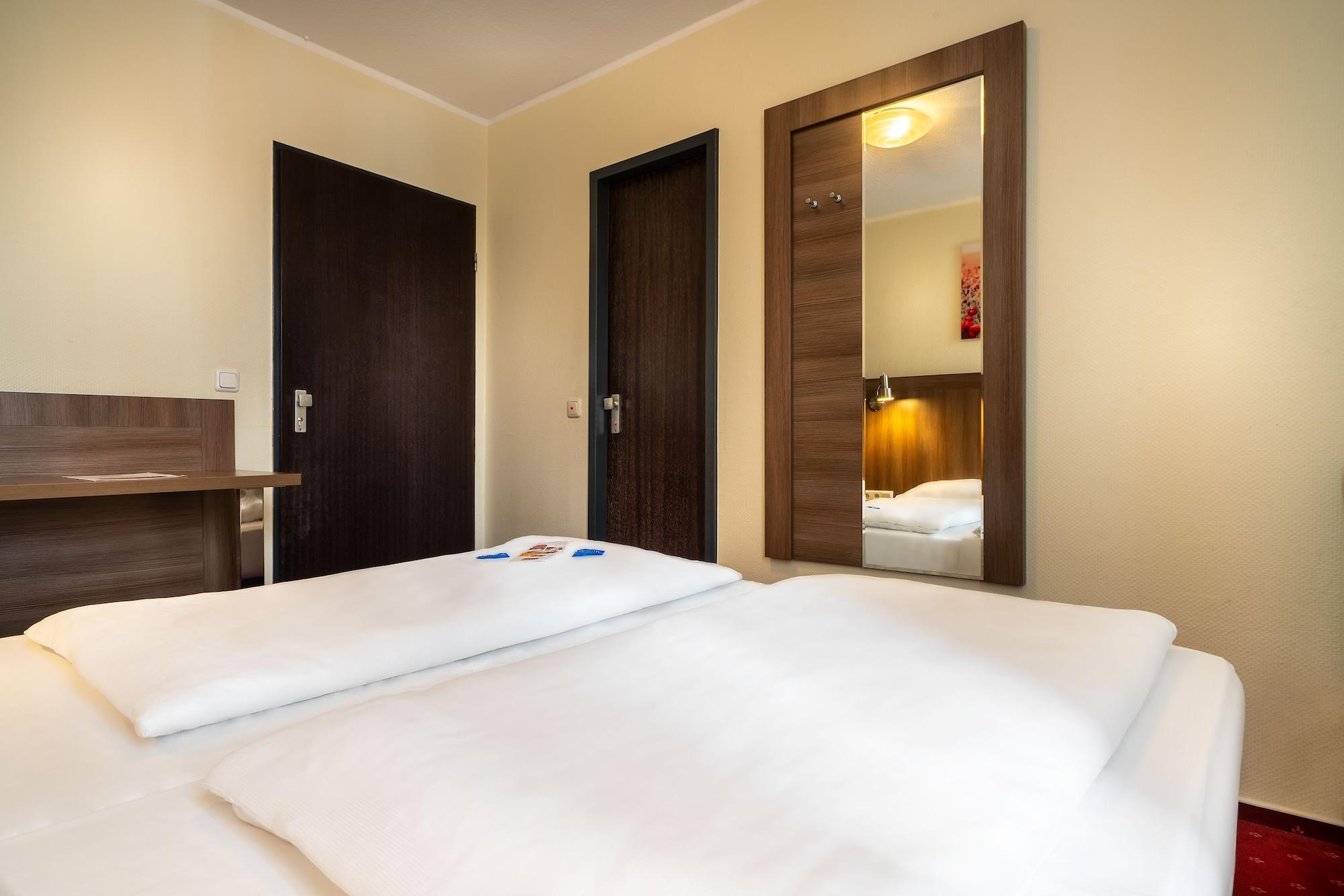 Hotel Leonet Kolonia Zewnętrze zdjęcie