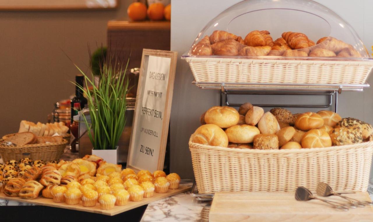 Hotel Leonet Kolonia Zewnętrze zdjęcie