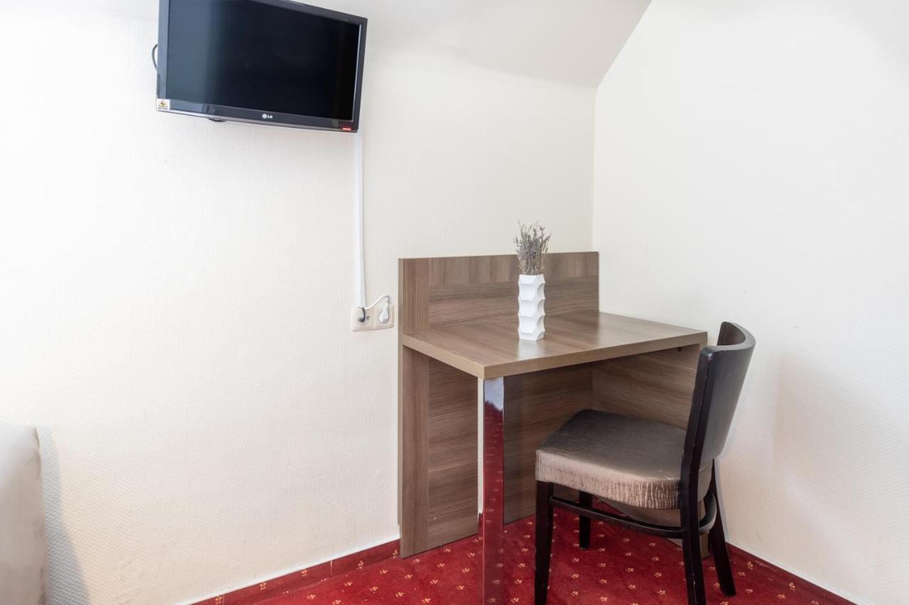Hotel Leonet Kolonia Zewnętrze zdjęcie