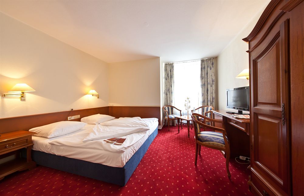 Hotel Leonet Kolonia Zewnętrze zdjęcie
