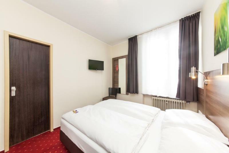Hotel Leonet Kolonia Zewnętrze zdjęcie