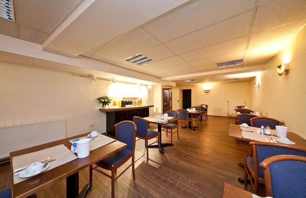 Hotel Leonet Kolonia Zewnętrze zdjęcie